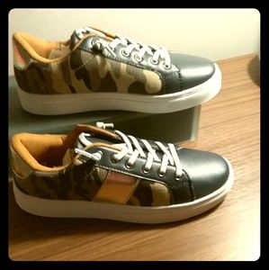 Oli Jolimall size 7 shoes